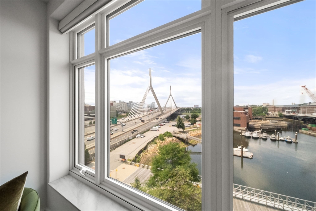 100 Lovejoy Wharf, Waterfront