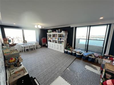 85 East India Row, Downtown