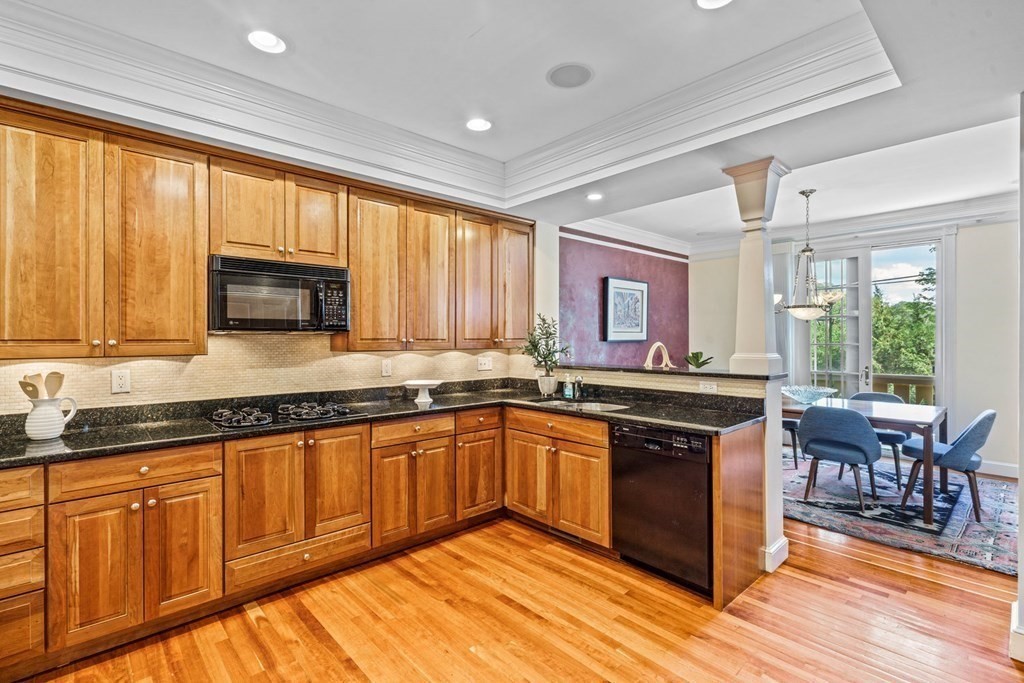 76 Putnam Ave, Cambridge