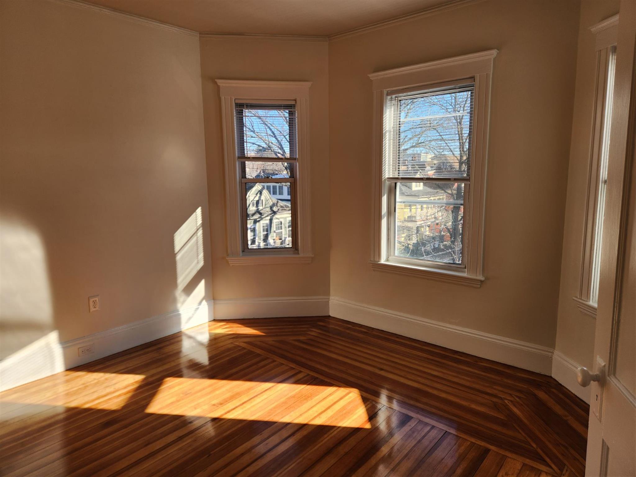 3 bed, 1 bath apartment for rent at 42 Belknap St Unit 3, West Somerville — photo 6 of 9