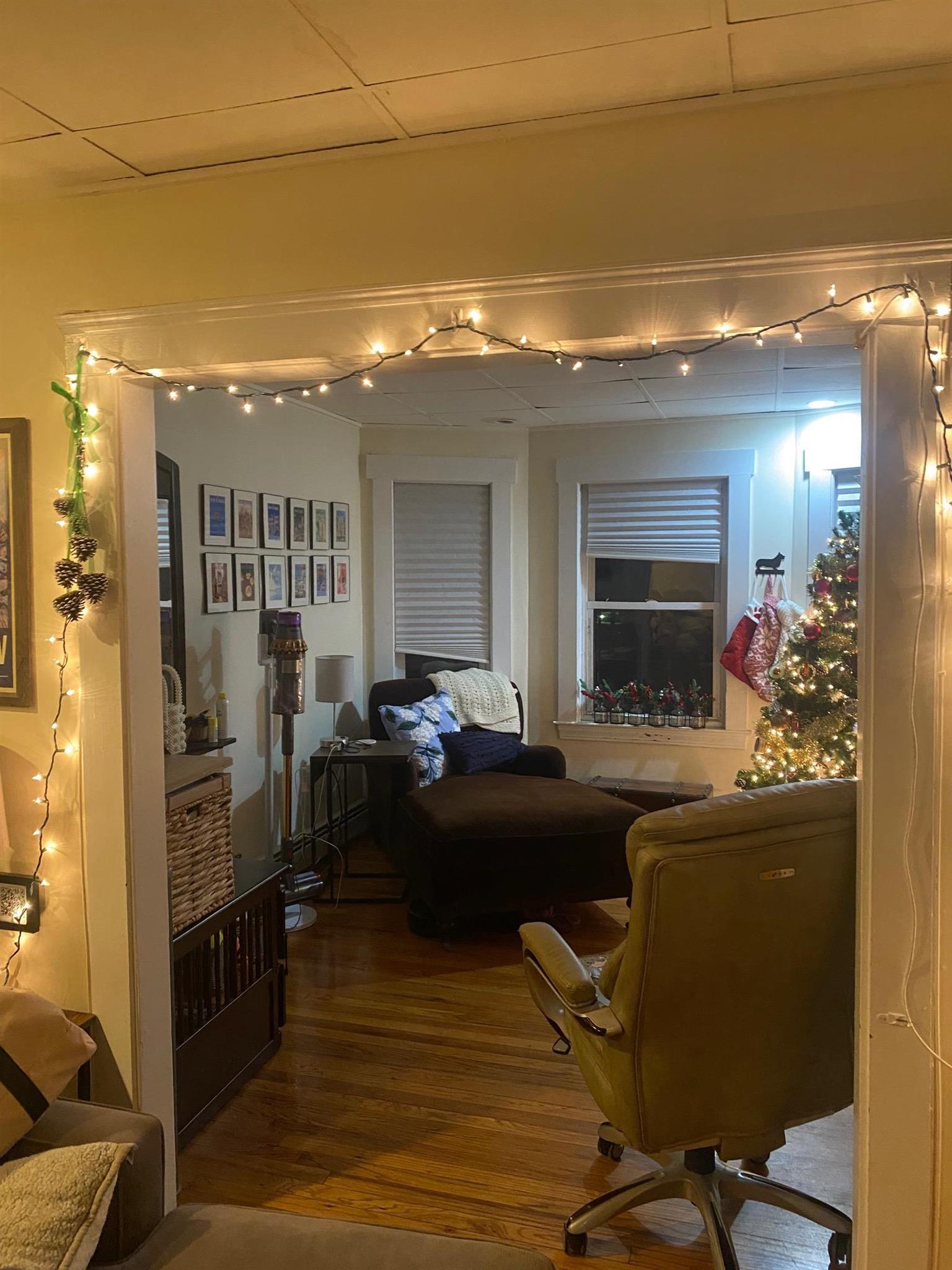 2.5 bed, 1 bath apartment for rent at 109 Perkins St Unit 1F, Winter Hill — photo 4 of 14