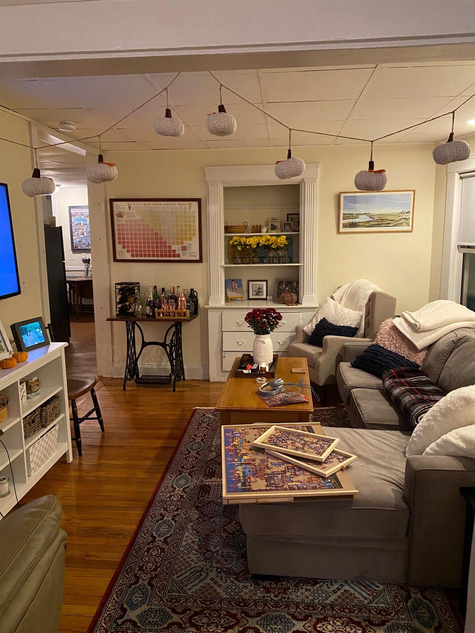 2.5 bed, 1 bath apartment for rent at 109 Perkins St Unit 1F, Winter Hill — photo 3 of 14