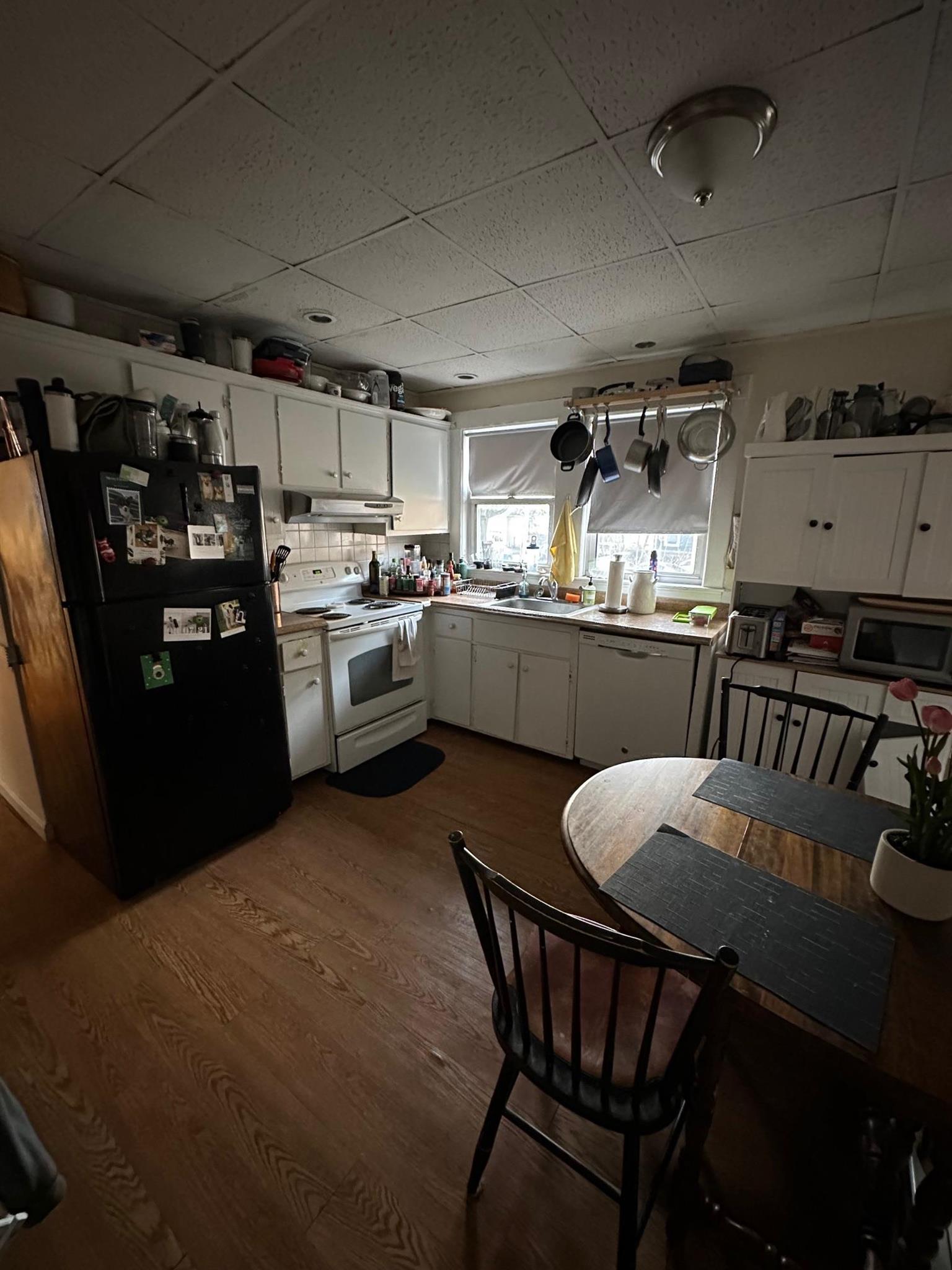 2.5 bed, 1 bath apartment for rent at 109 Perkins St Unit 1F, Winter Hill — photo 7 of 14