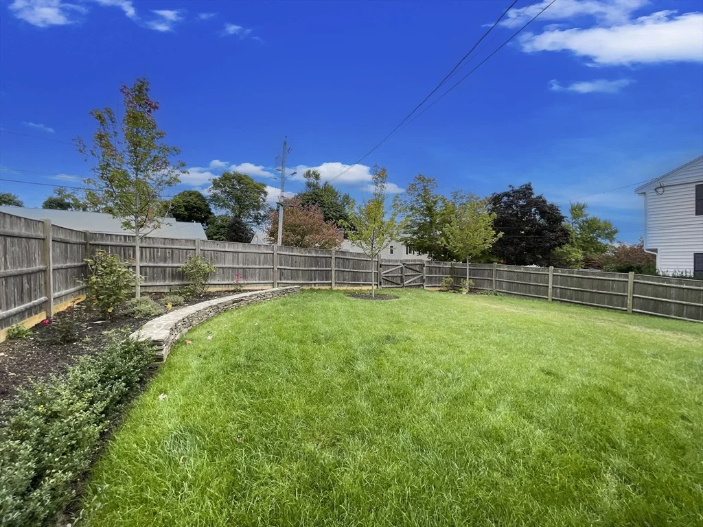 4 Pine Crest Rd, Braintree