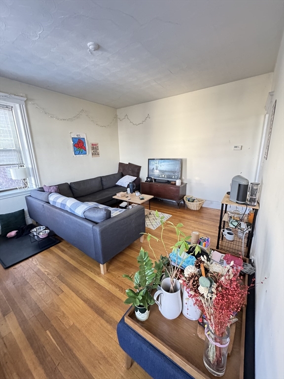 2013 Commonwealth Ave, Brighton