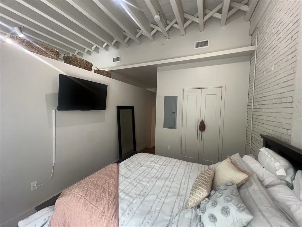 33 3rd Ave, Charlestown