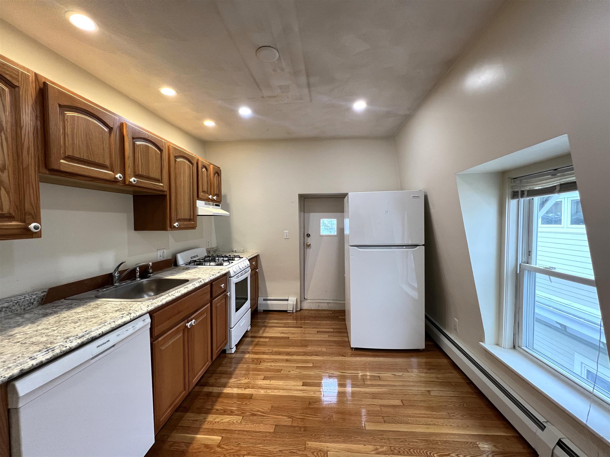 1 bed, 1 bath apartment for rent at 15 Howe St, Magoun Square — photo 26 of 29