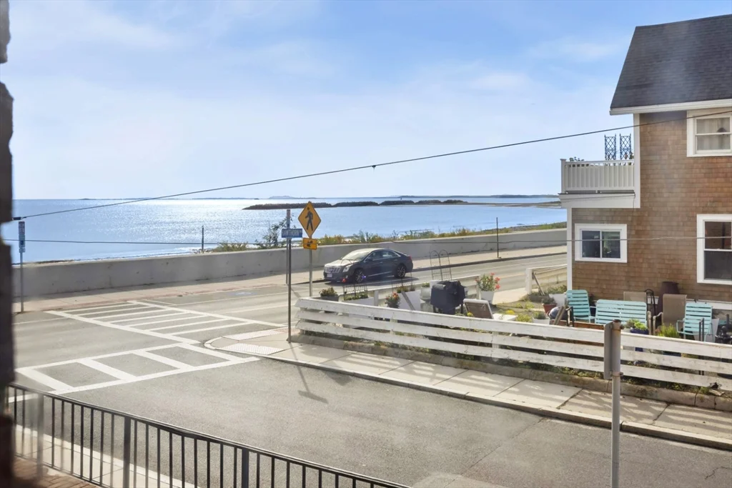 222 Winthrop Shore Dr, Winthrop