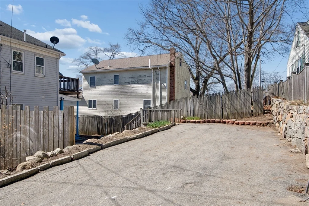 78 Grove St, Gloucester