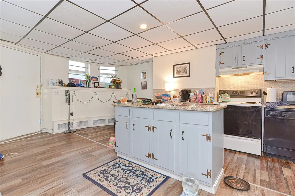 1524 Commonwealth Ave, Brighton