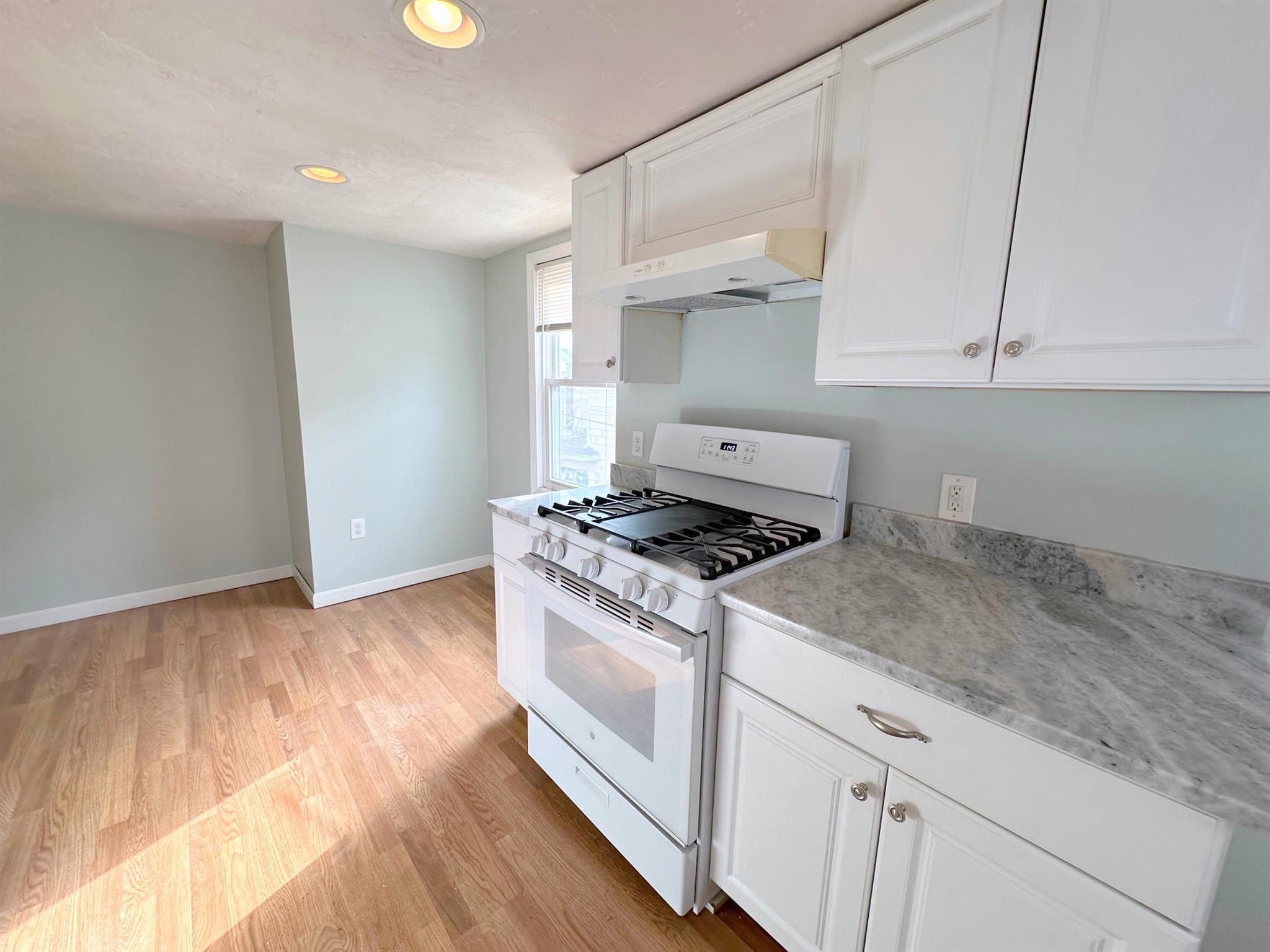 2 bed, 1 bath apartment for rent at 270 Park St Unit 2, Medford Hillside — photo 3 of 16