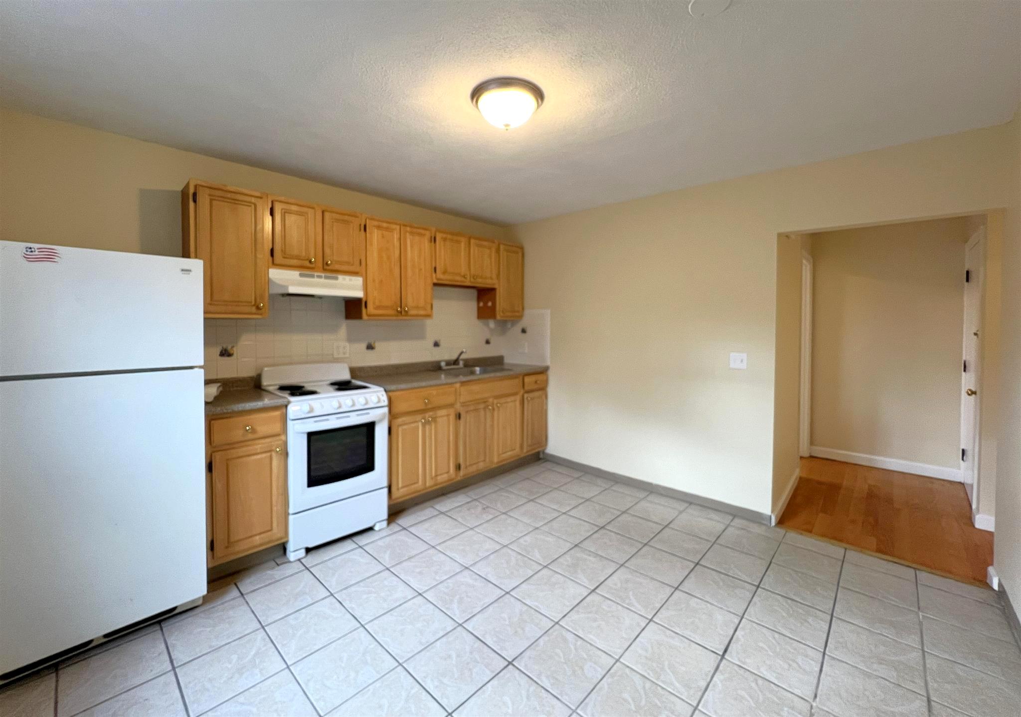 1.5 bed, 1 bath apartment for rent at 9 Banks St Unit 2, Riverside — photo 10 of 16