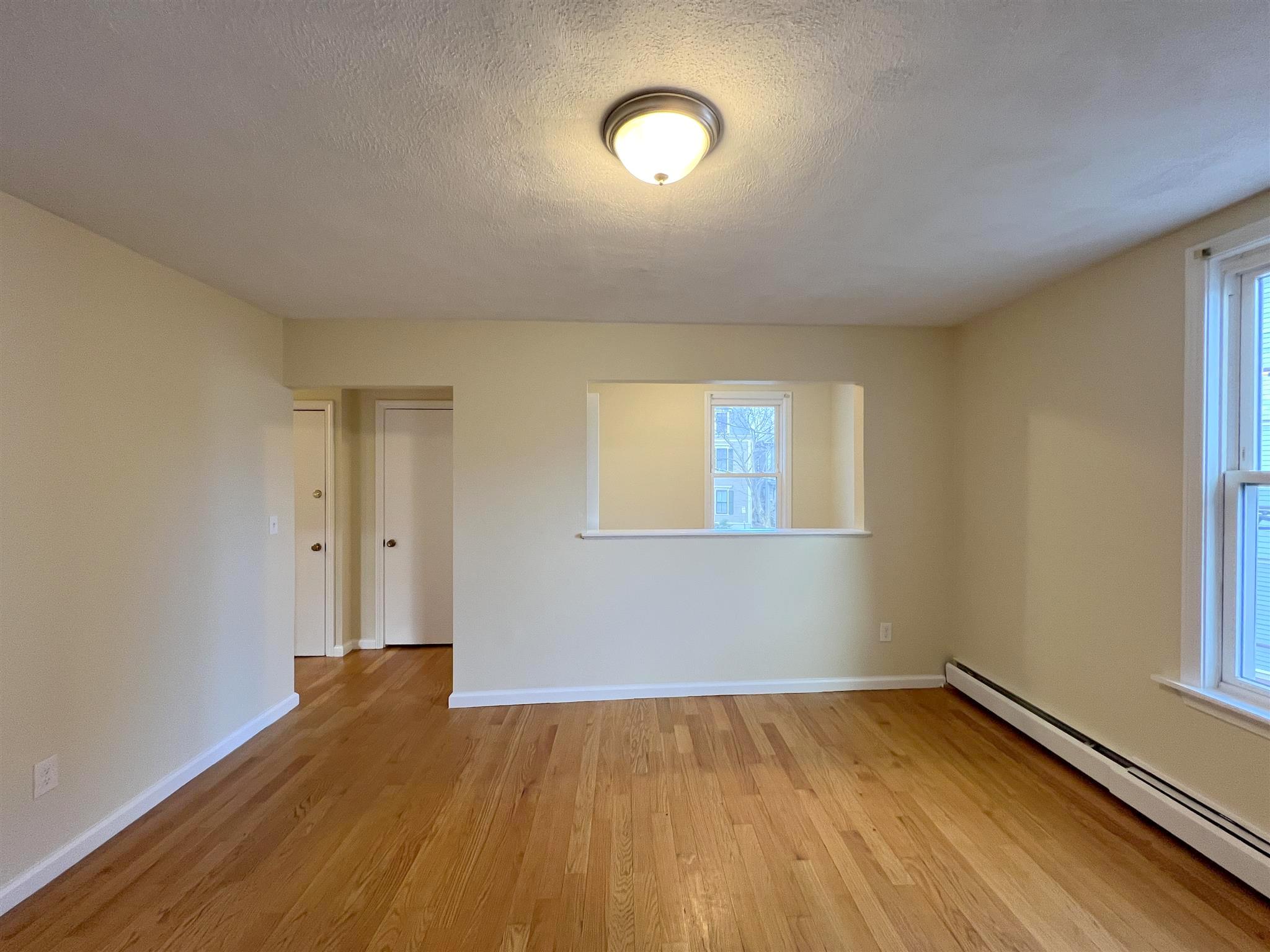 1.5 bed, 1 bath apartment for rent at 9 Banks St Unit 2, Riverside — photo 3 of 16