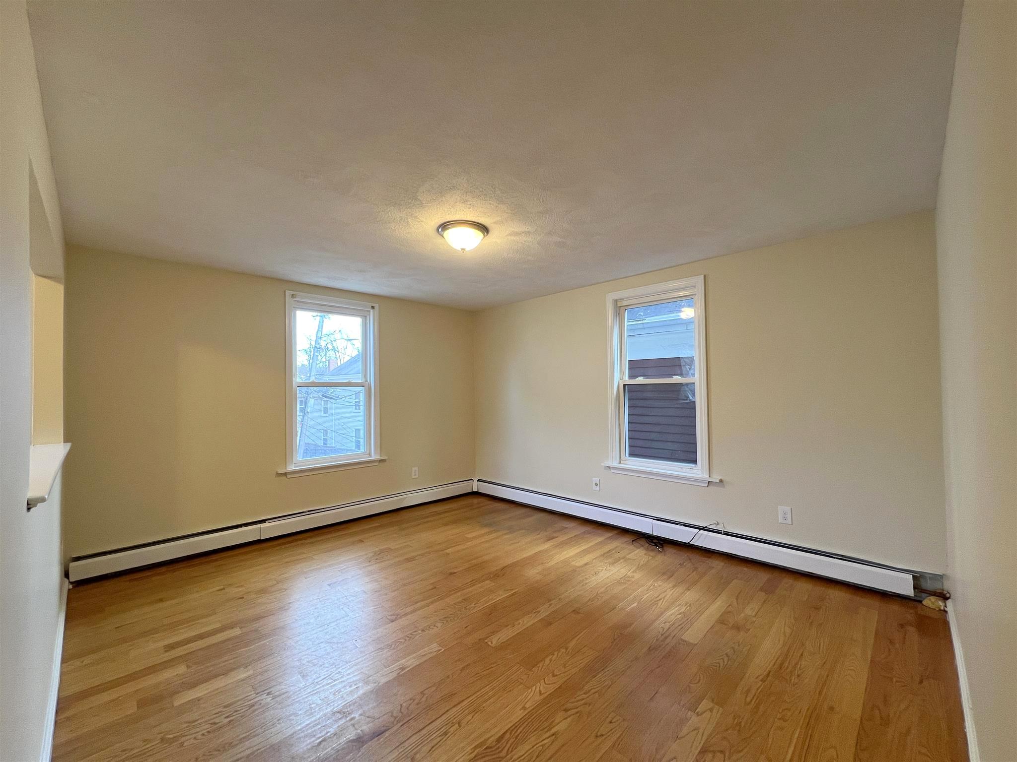 1.5 bed, 1 bath apartment for rent at 9 Banks St Unit 2, Riverside — photo 4 of 16
