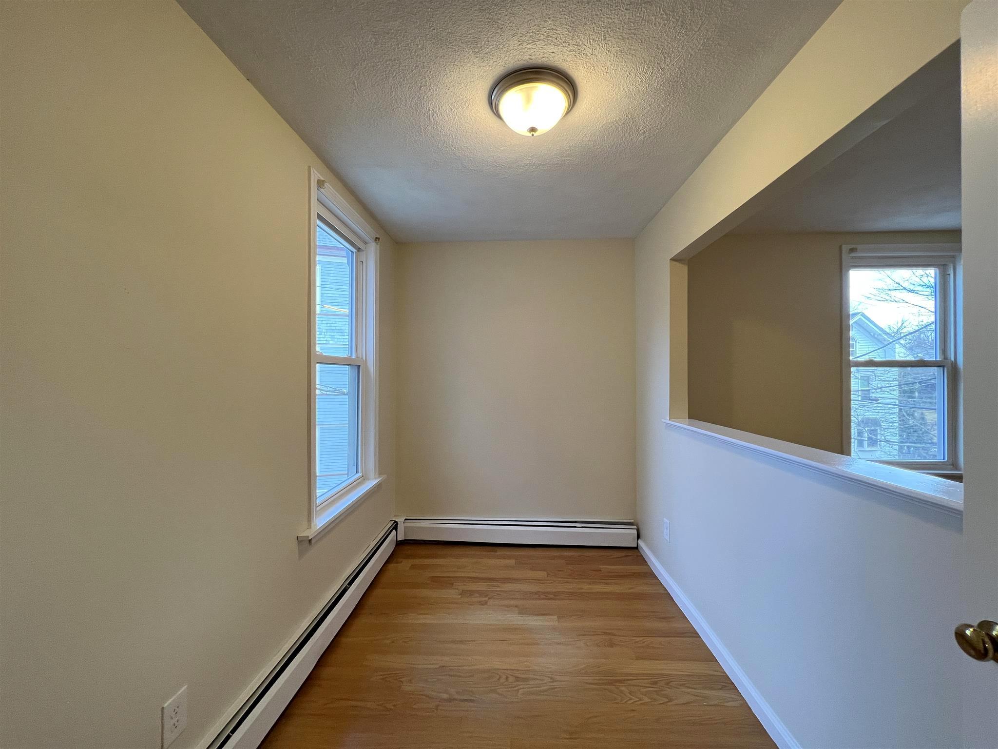 1.5 bed, 1 bath apartment for rent at 9 Banks St Unit 2, Riverside — photo 5 of 16