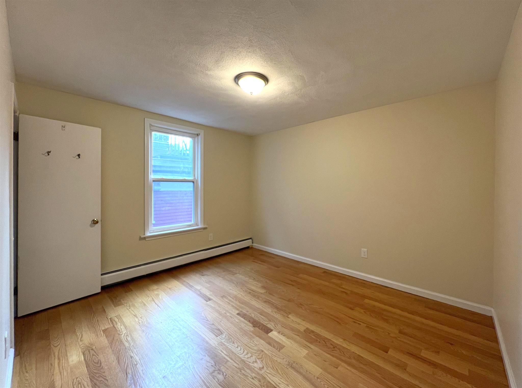 1.5 bed, 1 bath apartment for rent at 9 Banks St Unit 2, Riverside — photo 15 of 16