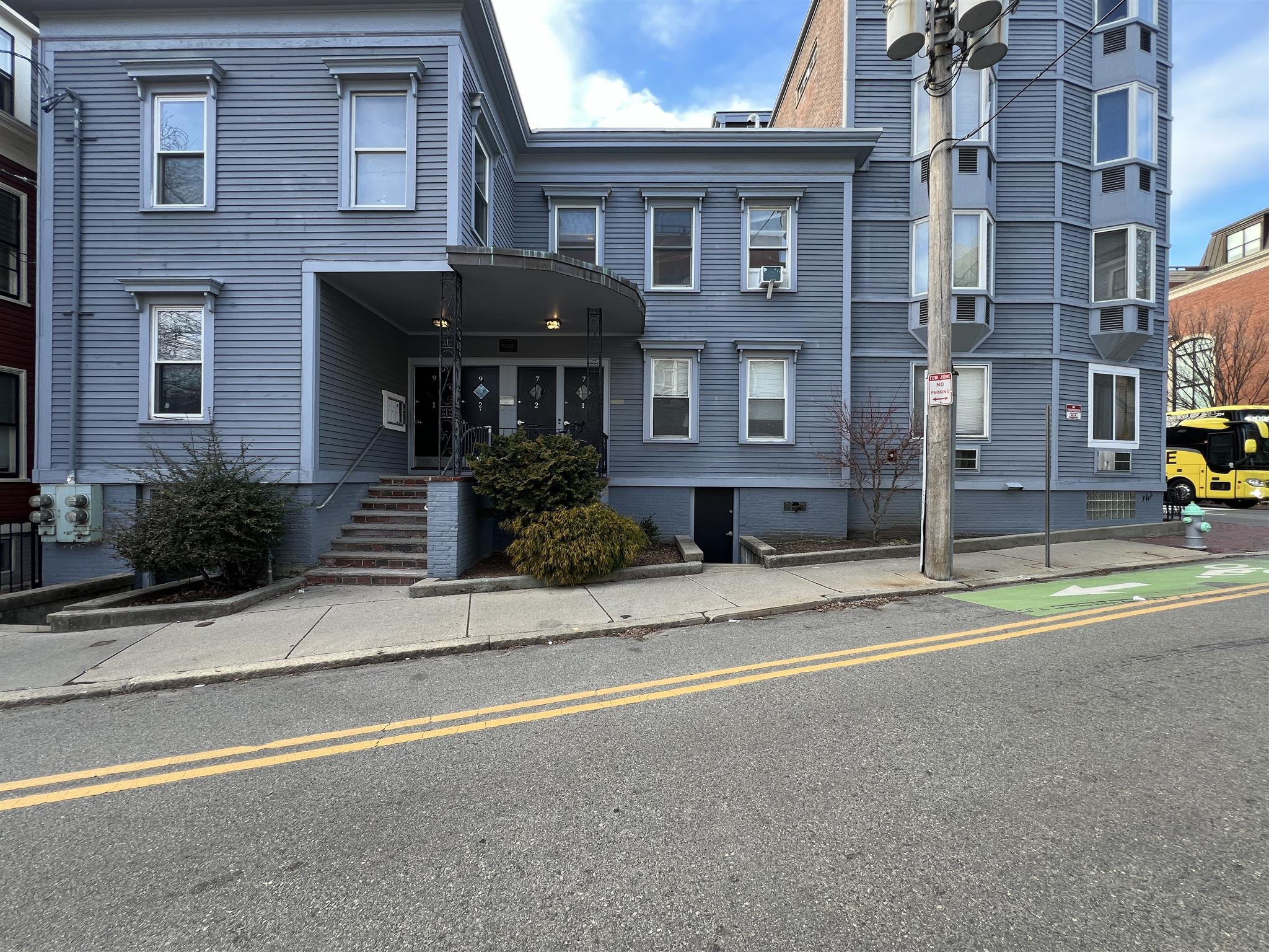 1.5 bed, 1 bath apartment for rent at 9 Banks St Unit 2, Riverside — photo 16 of 16