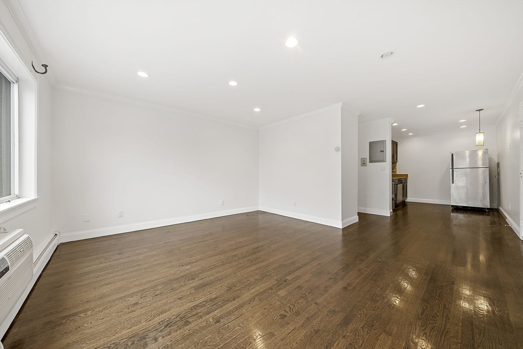 71 Oxford Ave, Strawberry Hill