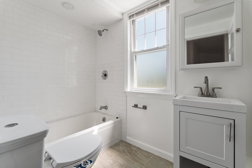 279 E Squantum St, North Quincy