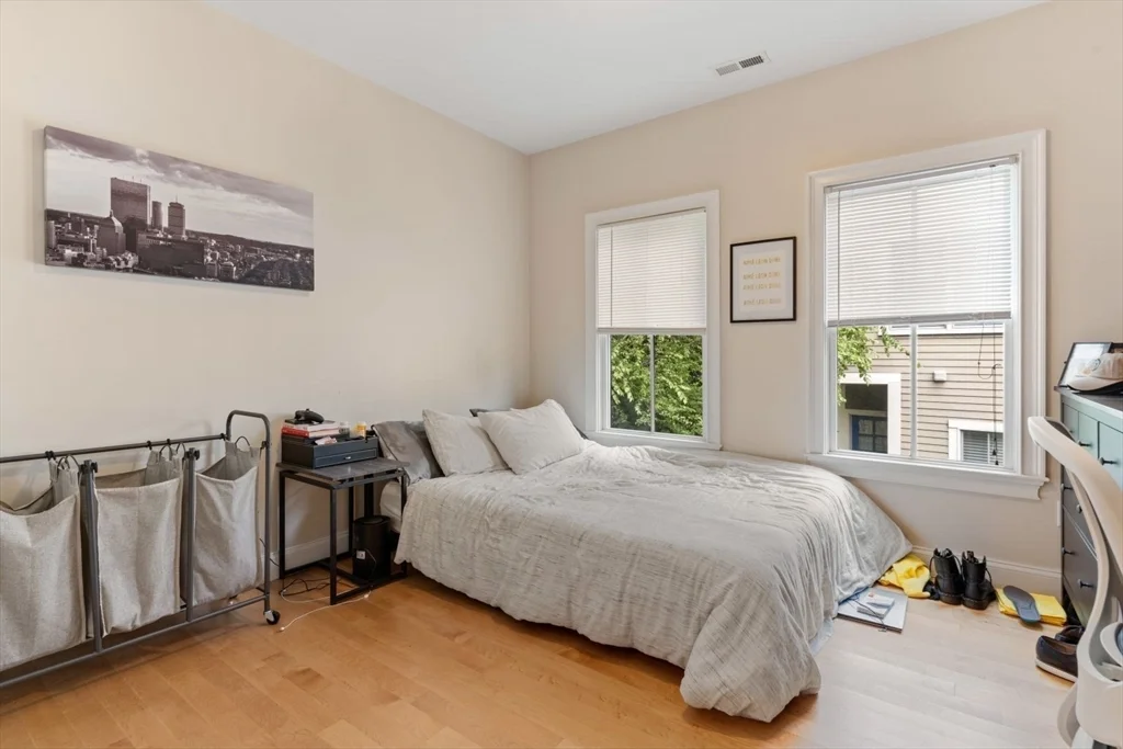 9 Sheridan, Neighborhood Nine