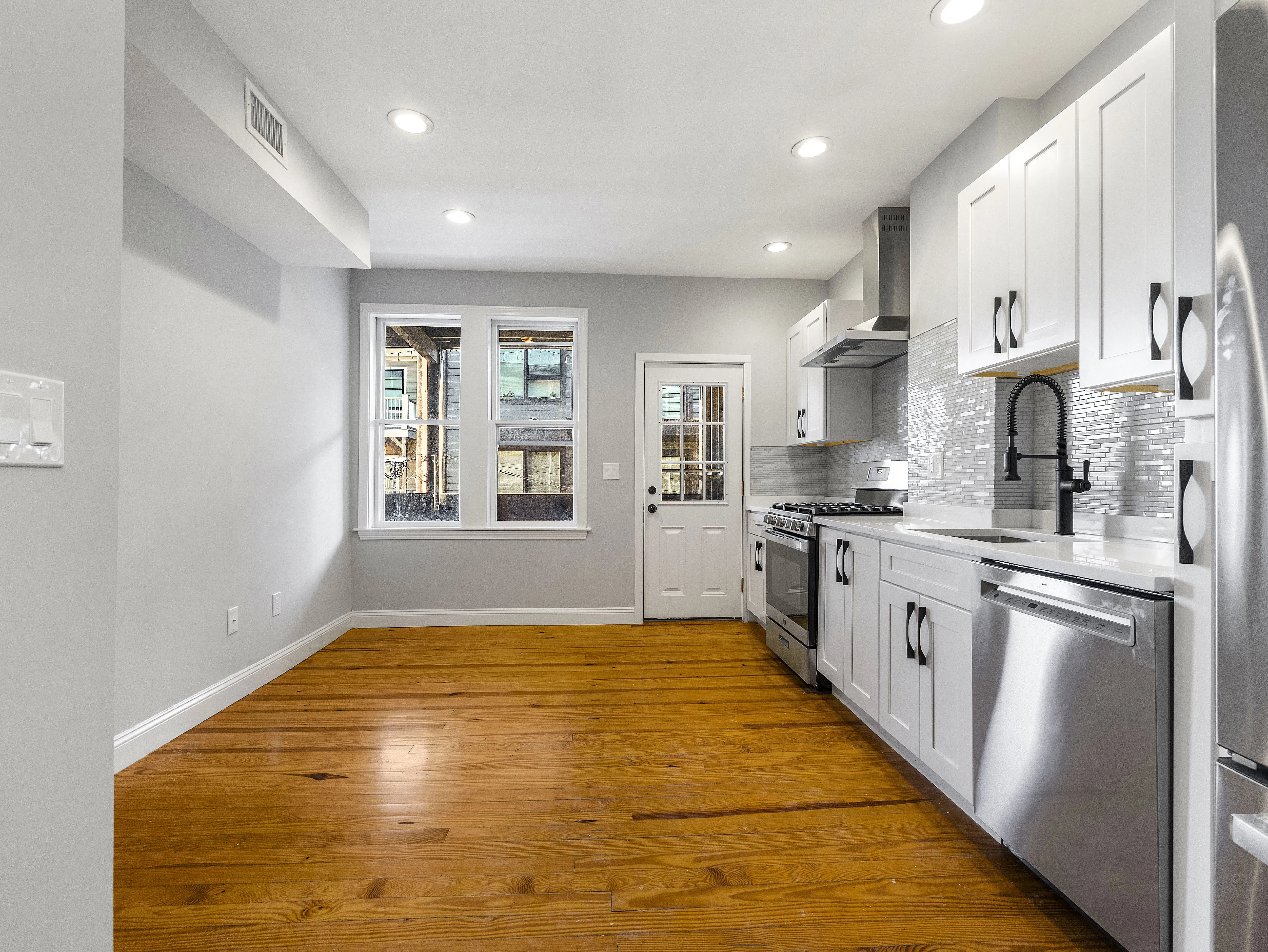 131 Cottage St, East Boston
