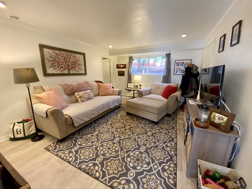 1734 Commonwealth Ave, Brighton