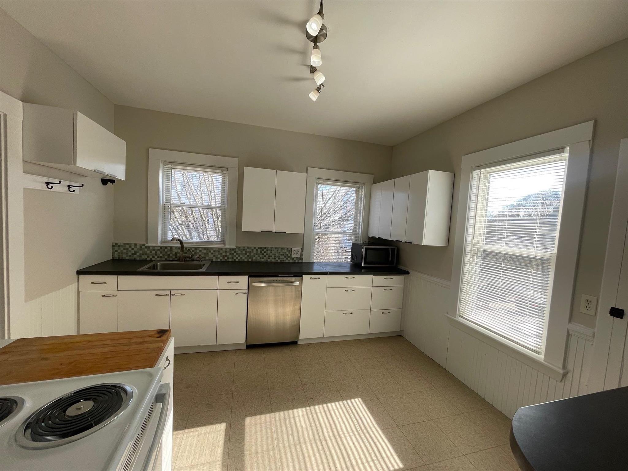 4 bed, 1.5 bath apartment for rent at 434 Broadway Unit 2, Winter Hill — photo 5 of 26
