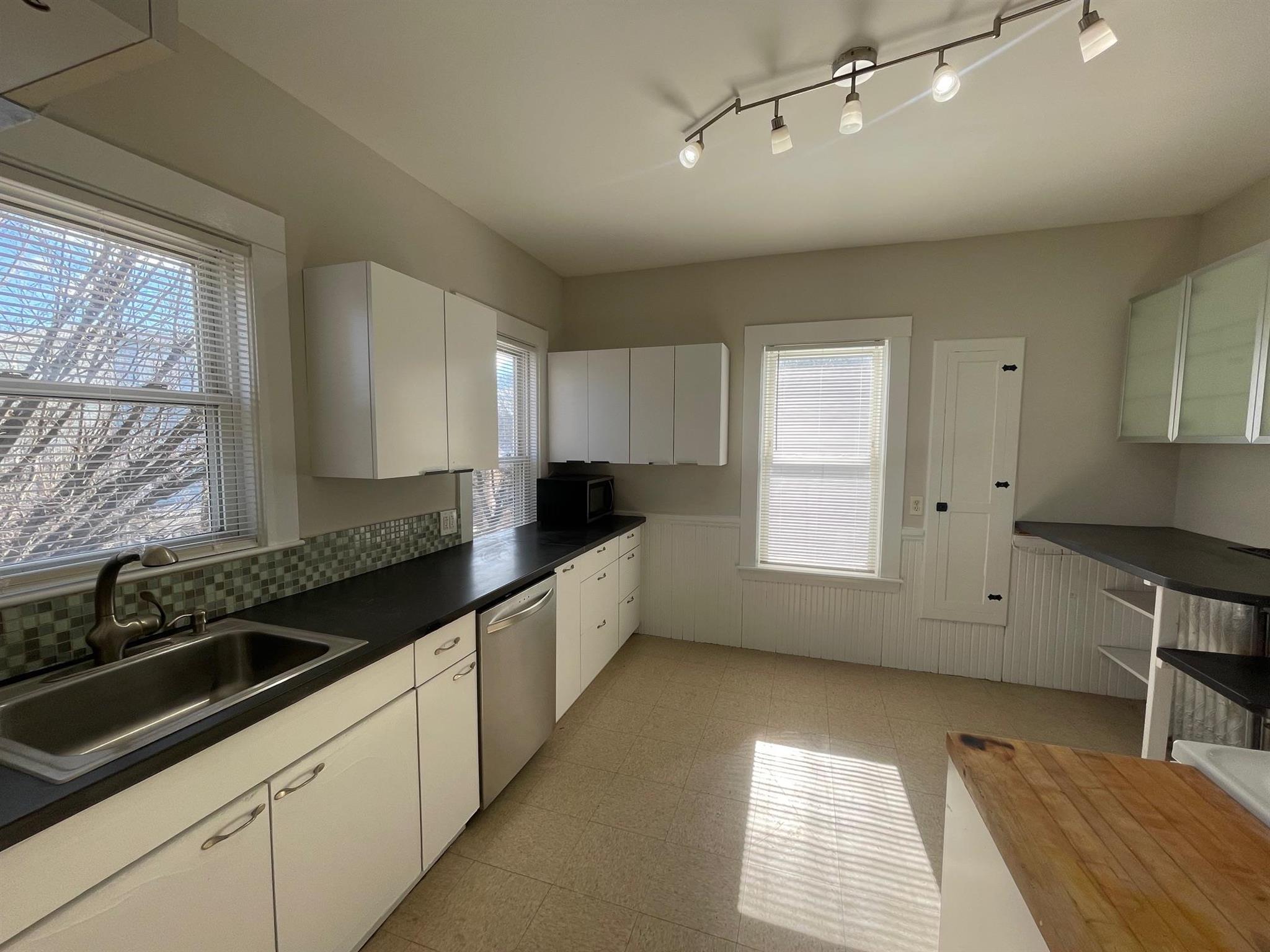 4 bed, 1.5 bath apartment for rent at 434 Broadway Unit 2, Winter Hill — photo 3 of 26