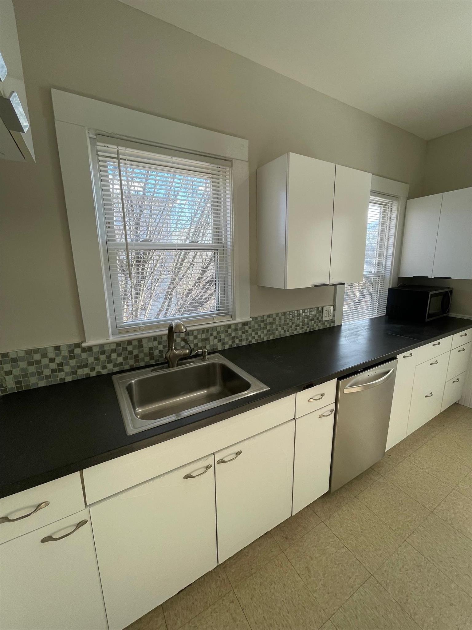 4 bed, 1.5 bath apartment for rent at 434 Broadway Unit 2, Winter Hill — photo 6 of 26