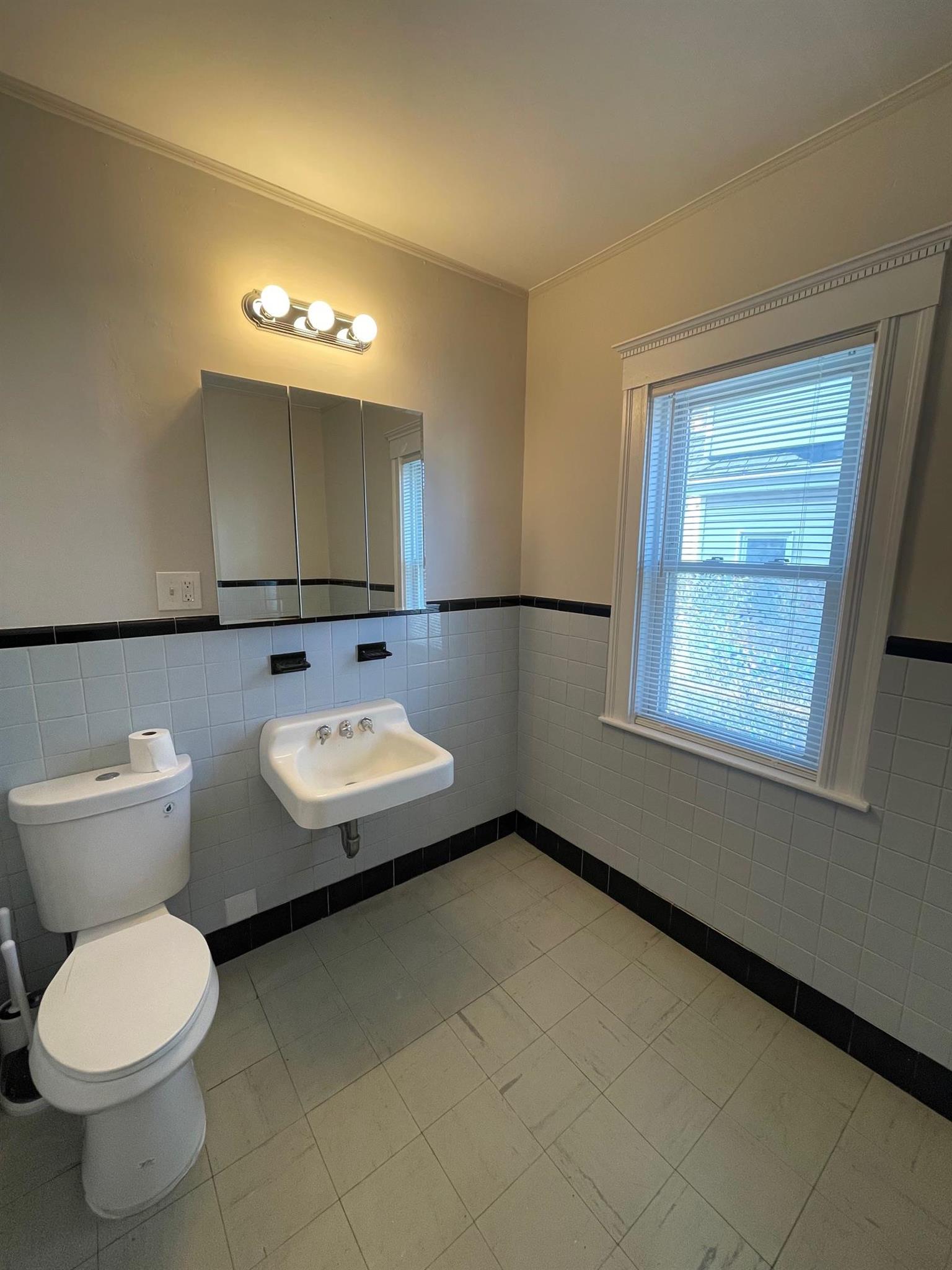 4 bed, 1.5 bath apartment for rent at 434 Broadway Unit 2, Winter Hill — photo 13 of 26