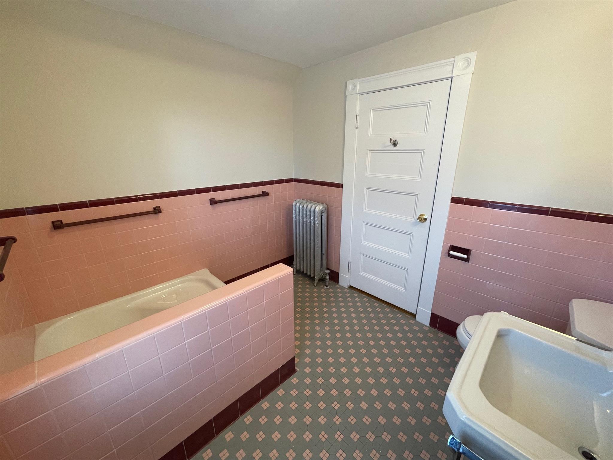 4 bed, 1.5 bath apartment for rent at 434 Broadway Unit 2, Winter Hill — photo 21 of 26