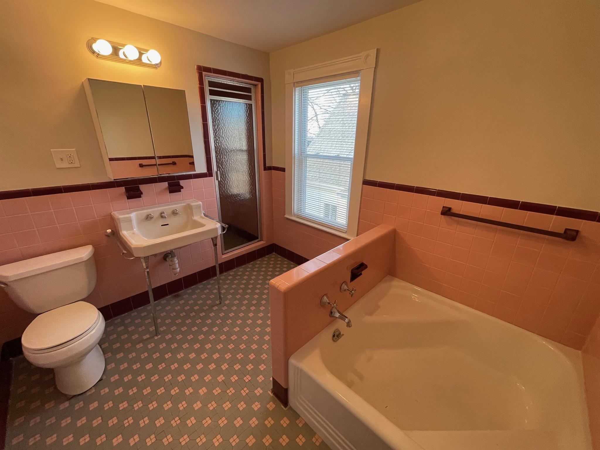 4 bed, 1.5 bath apartment for rent at 434 Broadway Unit 2, Winter Hill — photo 22 of 26