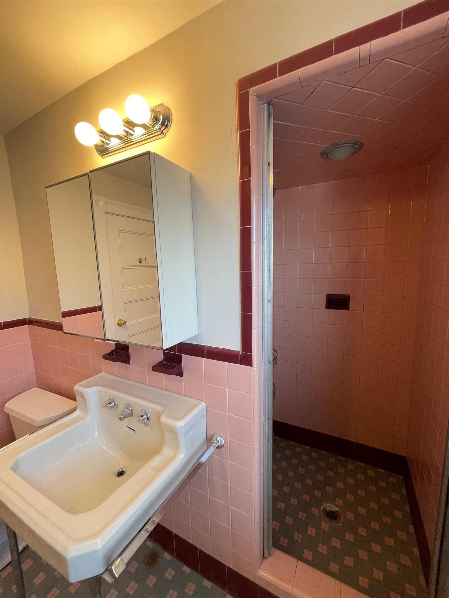 4 bed, 1.5 bath apartment for rent at 434 Broadway Unit 2, Winter Hill — photo 23 of 26