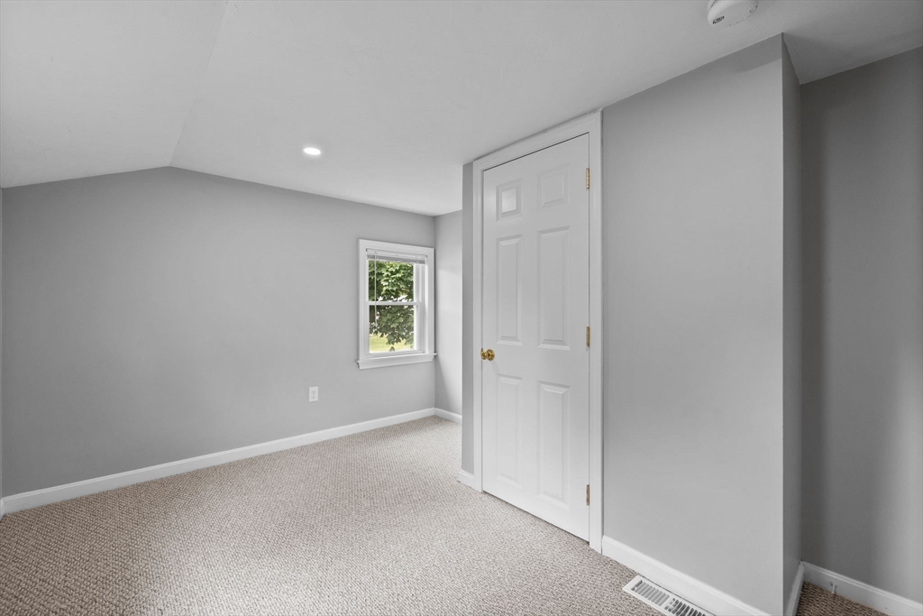 28 Greenwood Ave, Weymouth