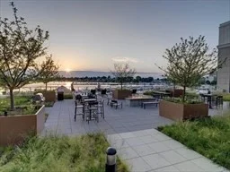 10 Shipyard Dr, Hingham