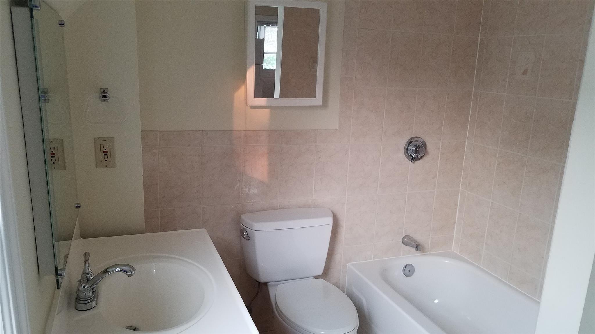 1.5 bed, 1 bath apartment for rent at 586 Main St Unit 2, South Medford — photo 8 of 12