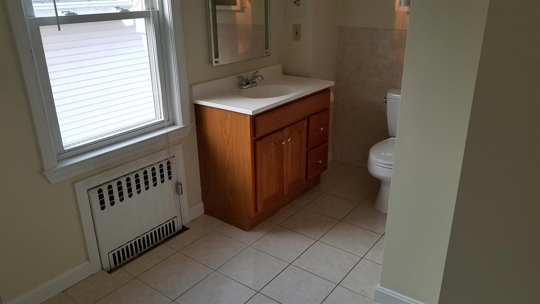 1.5 bed, 1 bath apartment for rent at 586 Main St Unit 2, South Medford — photo 7 of 12