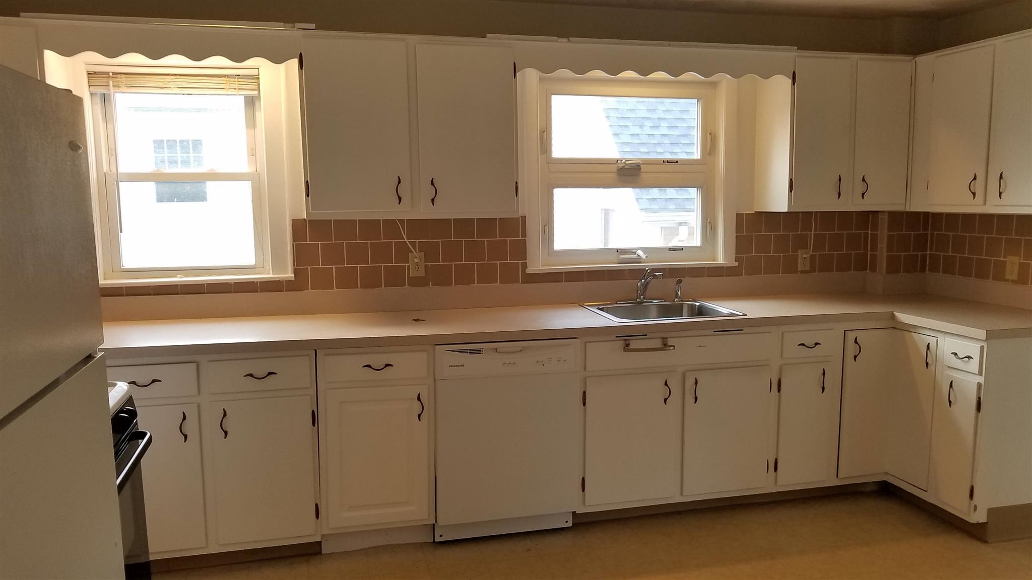 1.5 bed, 1 bath apartment for rent at 586 Main St Unit 2, South Medford — photo 2 of 12