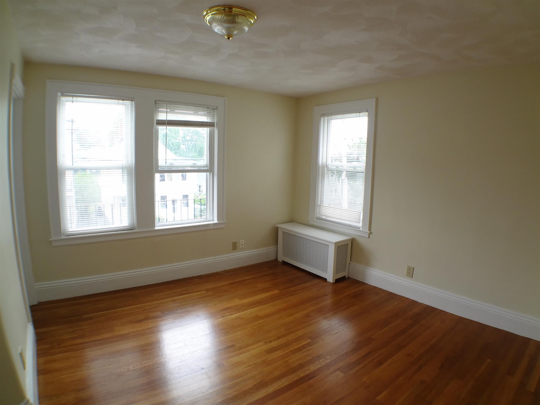 1.5 bed, 1 bath apartment for rent at 586 Main St Unit 2, South Medford — photo 5 of 12