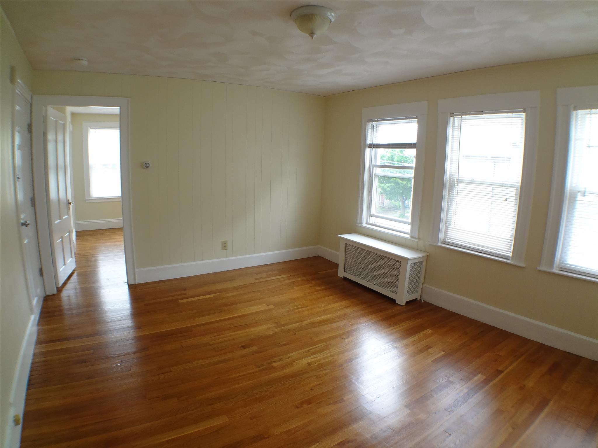 1.5 bed, 1 bath apartment for rent at 586 Main St Unit 2, South Medford — photo 4 of 12