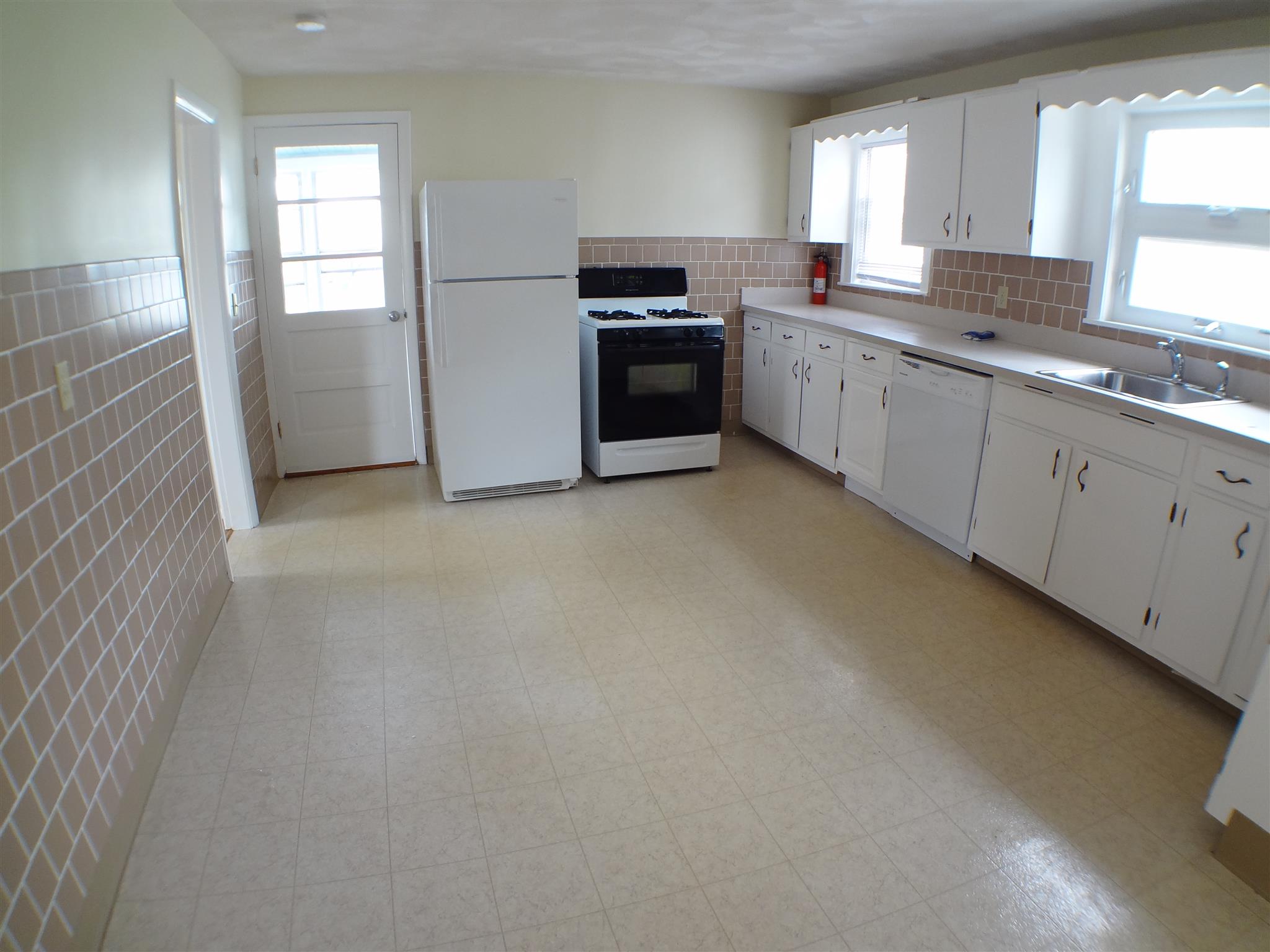 1.5 bed, 1 bath apartment for rent at 586 Main St Unit 2, South Medford