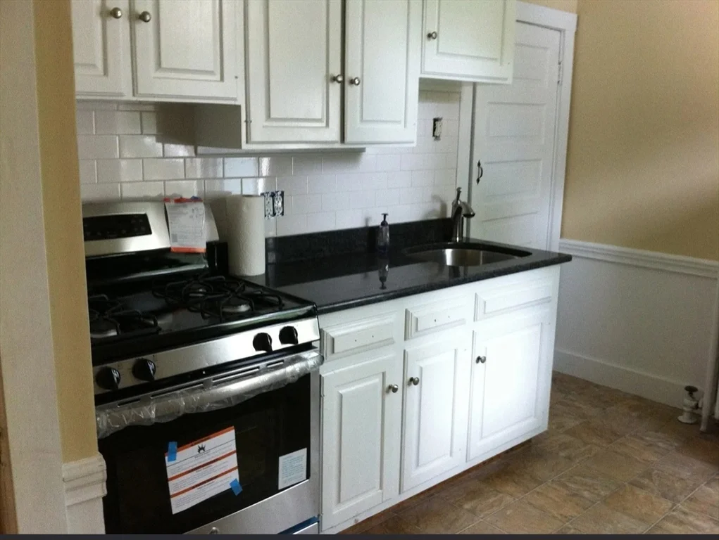 290 Adams St, Abington