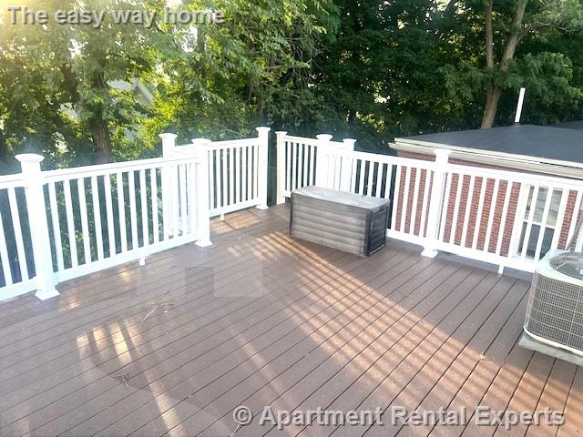 24 Pinckney St, Sullivan Square