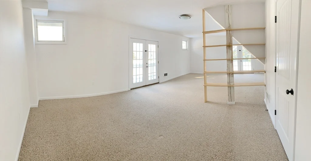 2 Wildflower Ln, Wayland