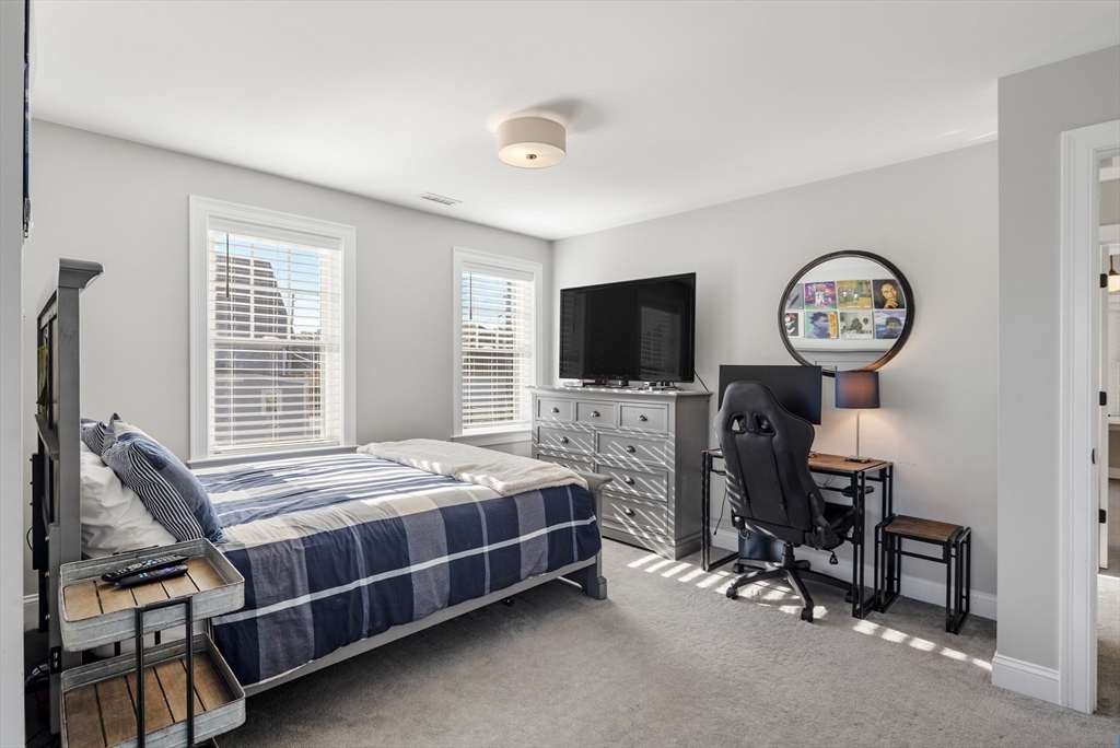 16R Gannett Rd, Minot