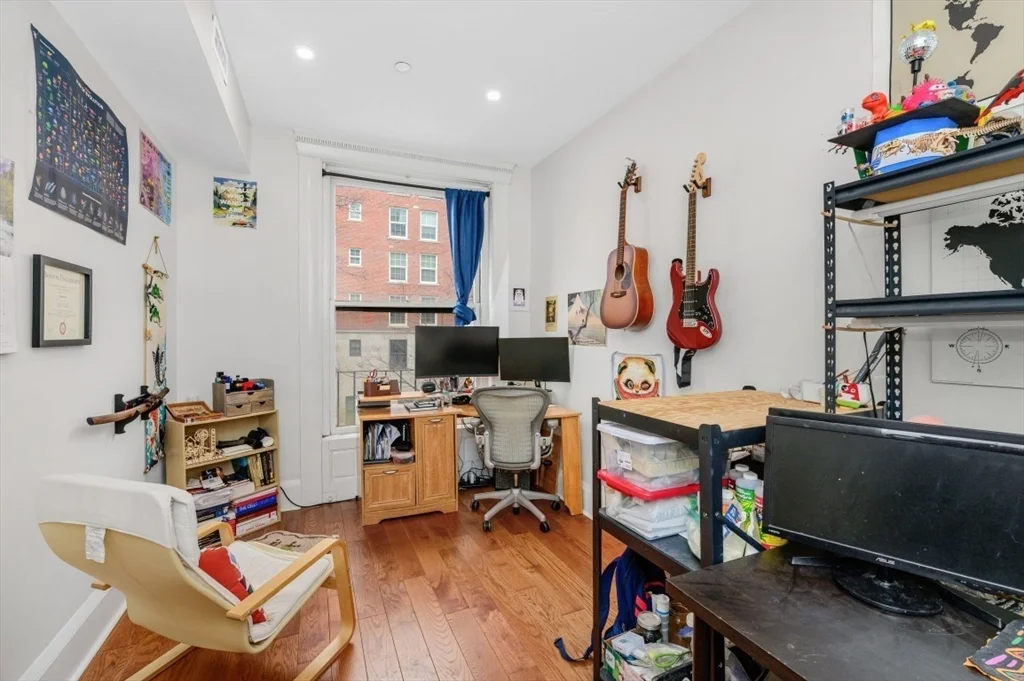 25 Bay State Rd, Back Bay