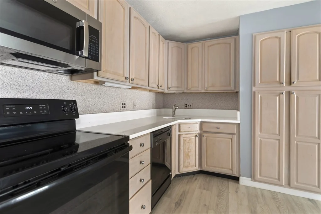 222 Winthrop Shore Dr, Winthrop