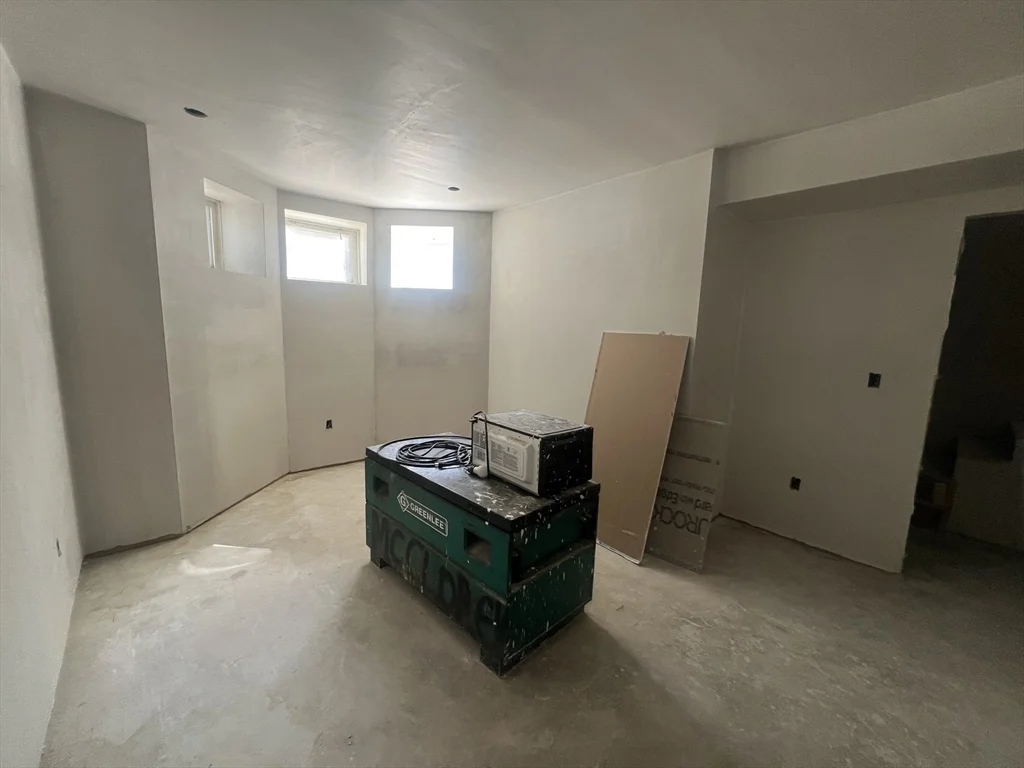 395 W 4th St, South Boston