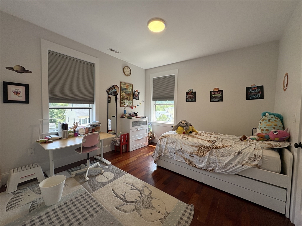 92 Dothan St, Arlington