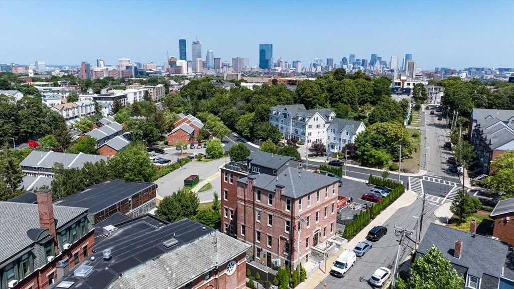 85 Regent St, Roxbury